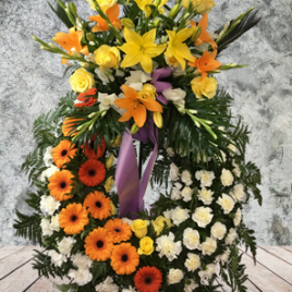 Corona funeraria de un foco con flores de color cálido